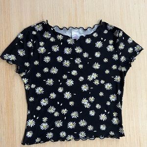 No boundaries daisy print large short sleeve tee
